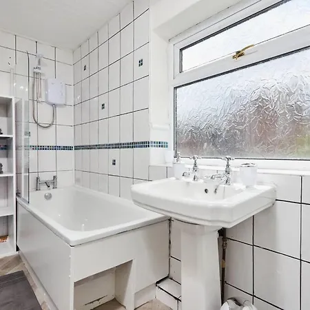 Comfortable House By The Coast רדקאר